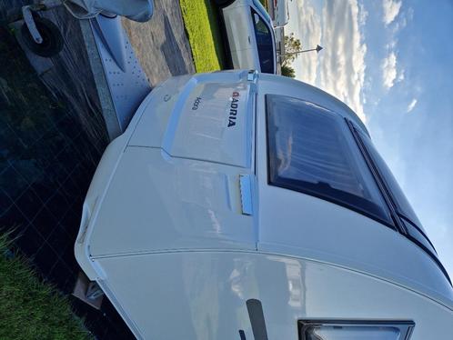 Caravan Adria Adora, Caravans en Kamperen, Caravans, Particulier, tot en met 4, 1500 - 2000 kg, Rondzit, Adria, Frans bed, 6 tot 7 meter