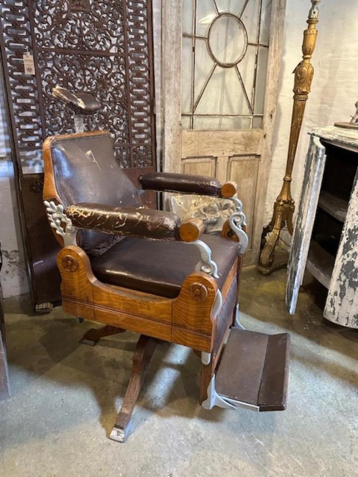 antieke barberstoel kapperstoel houten oude Barber, Antiquités & Art, Antiquités | Meubles | Chaises & Canapés, Enlèvement