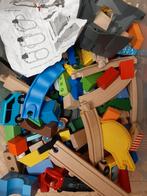 Houten blokken en treinspoor, Kinderen en Baby's, Speelgoed | Houten speelgoed, Ophalen of Verzenden, Zo goed als nieuw