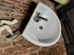Grote witte lavabo met mengkraan, Ophalen, Gebruikt, Steen, Wastafel