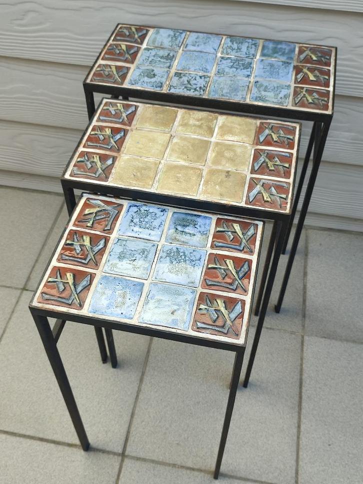 Mid Century nesting tables - iron - ceramic, Antiek en Kunst, Antiek | Keramiek en Aardewerk, Ophalen of Verzenden