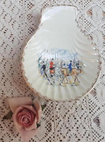 Vintage Franse schelp/ vide poche met ruiters en paarden beschikbaar voor biedingen