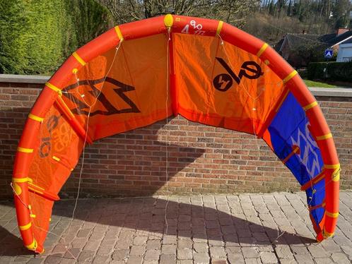 North Evo 4m - Kite in uitstekende staat - Nieuw prijs, Watersport en Boten, Kitesurfen, Zo goed als nieuw, Kite, 4 m² of minder