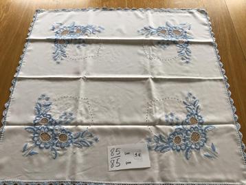 mooi vierkant tafelkleed 85 cm op 85 cm voor 5 € beschikbaar voor biedingen
