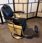 Oude kappersstoel, nieuw gestoffeerd., Ophalen