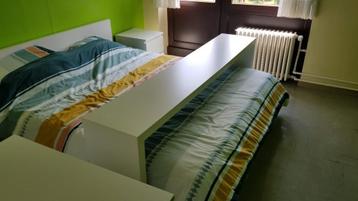 Mobiele bedtafel beschikbaar voor biedingen