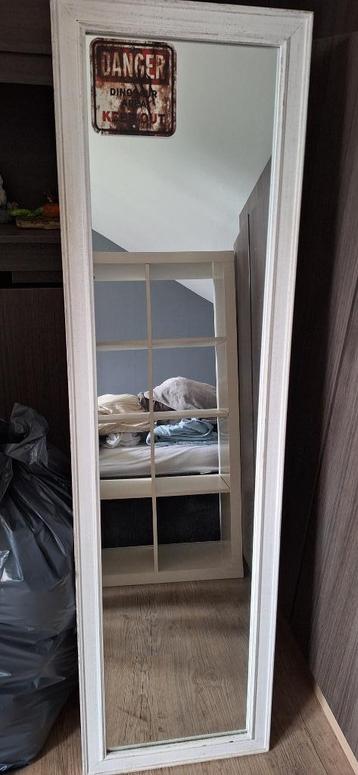 spiegel beschikbaar voor biedingen