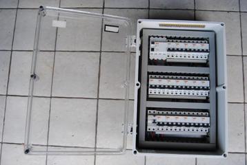 Hermetische Zekeringkast 42 modulen, bedraad 2 x 230 volt beschikbaar voor biedingen