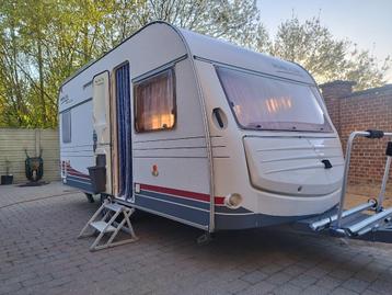 Caravan met beetje werk  beschikbaar voor biedingen