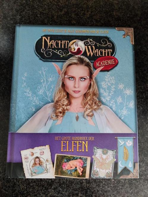Het grote handboek der elfen nachtwacht academie, Boeken, Film, Tv en Media, Nieuw, Tv-serie, Ophalen of Verzenden