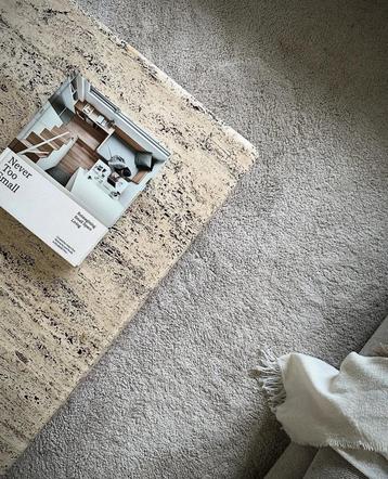 Travertine coffee table beschikbaar voor biedingen