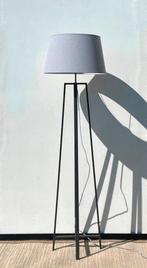 Eigentijds design vloerlamp * Staanlamp, Huis en Inrichting, Lampen | Vloerlampen, Ophalen of Verzenden, Zo goed als nieuw, Metaal