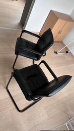 4 zwarte lederen stoelen met lichte gebruikssporen, Vier, Gebruikt, Metaal, Zwart