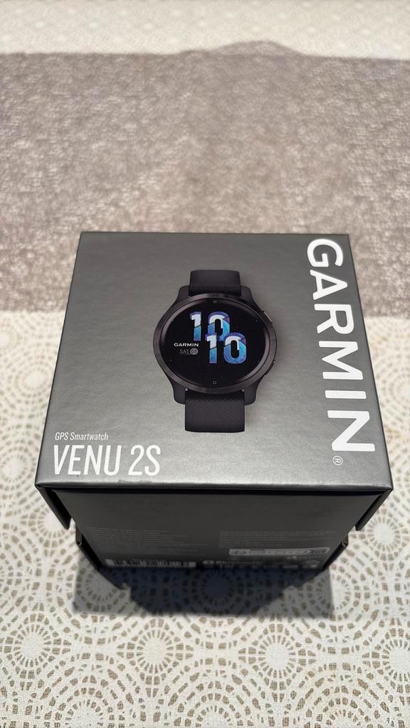 Garmin Venu 2S GPS Smartwatch, Handtassen en Accessoires, Sporthorloges, Nieuw, Android, Grijs, GPS, Waterdicht, Ophalen