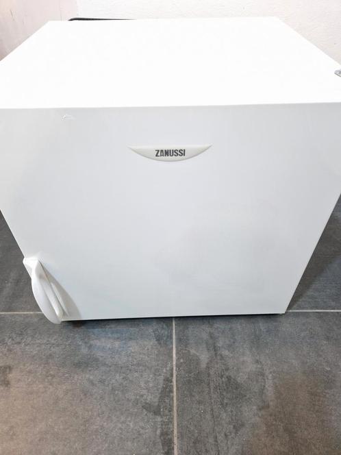 Superbe congélateur * Zanussi * avec 2 compartiments  A+ 85€, Electroménager, Congélateurs, Comme neuf, À Poser, Congélateur, Congélateur