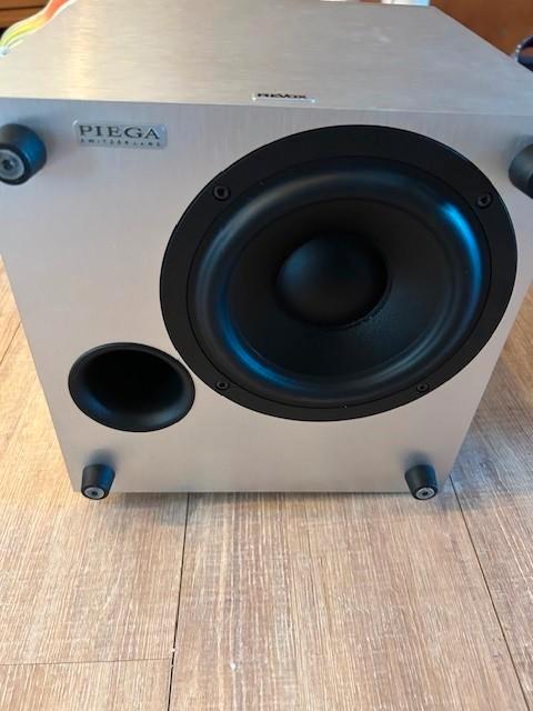 Revox Sound S Active bass 03 Actieve sub ALU, Audio, Tv en Foto, Luidsprekerboxen, Zo goed als nieuw, Subwoofer, 60 tot 120 watt
