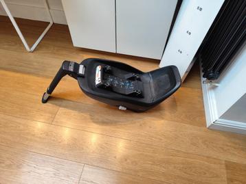 Isofix met 2 bijhorende autostoelen beschikbaar voor biedingen