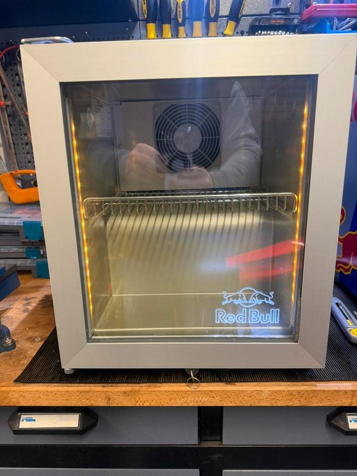 Mini-réfrigérateur Red Bull (unique), Electroménager, Réfrigérateurs & Frigos, Comme neuf, Sans bac à congélation, Moins de 75 litres