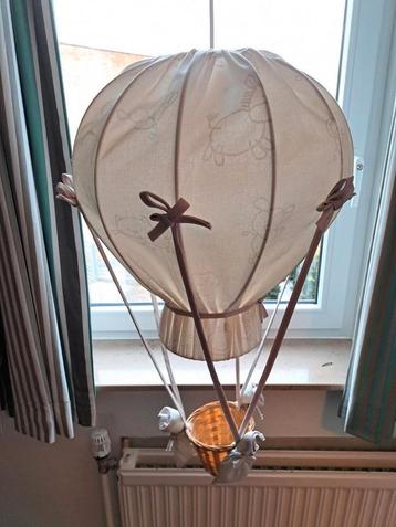 Lampe montgolfière chambre enfant