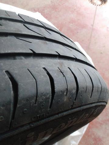 4 Pneus 195/65 R15 91H en très bon état avec jante disponible aux enchères