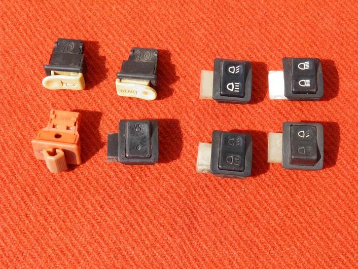 Licht-, pinker- claxonschakelaar voor Honda Wallaroo.€ 3/st., Fietsen en Brommers, Brommeronderdelen | Algemeen, Gebruikt, Overige typen