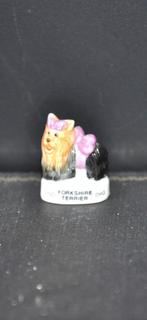 feve porcelaine theme animal "yorkshire terrier ", Collections, Statues & Figurines, Comme neuf, Animal, Enlèvement ou Envoi