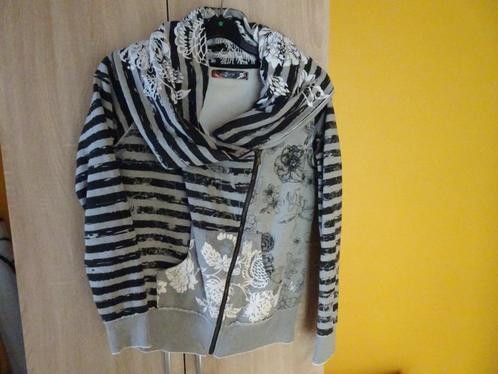 Gilet Sweet Desigual, Kleding | Dames, Truien en Vesten, Zo goed als nieuw, Grijs, Ophalen of Verzenden