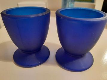 2 mooie, blauwe eierdopjes beschikbaar voor biedingen