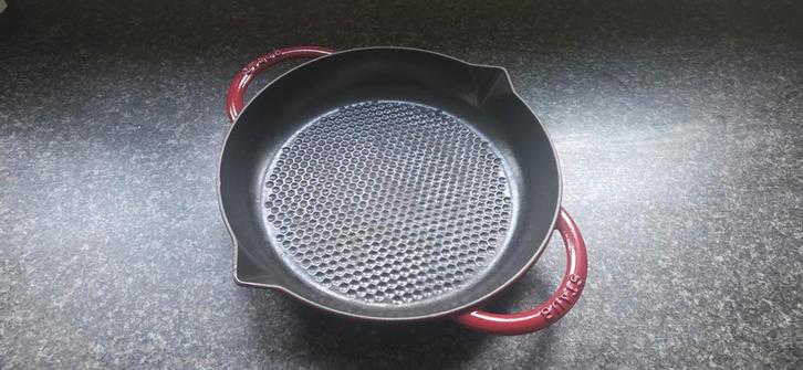 STAUB schotel 29cm, Huis en Inrichting, Keuken | Potten en Pannen, Gietijzer, Ophalen