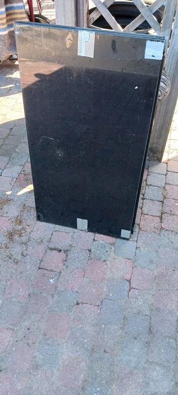 4 stuks gefumeerde glas bladen. Voor tuintafel  beschikbaar voor biedingen