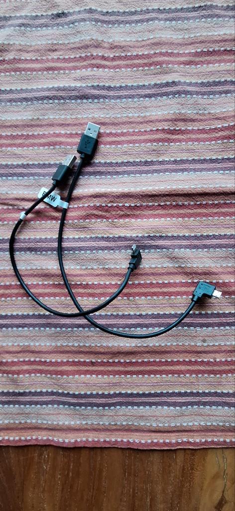 Originele USB BMW kabeltje, USB A naar micro USB & USB C, Telecommunicatie, Mobiele telefoons | Telefoon-opladers, Nieuw, Ophalen of Verzenden
