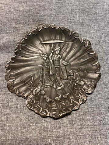 Decoratief bord, lood. beschikbaar voor biedingen