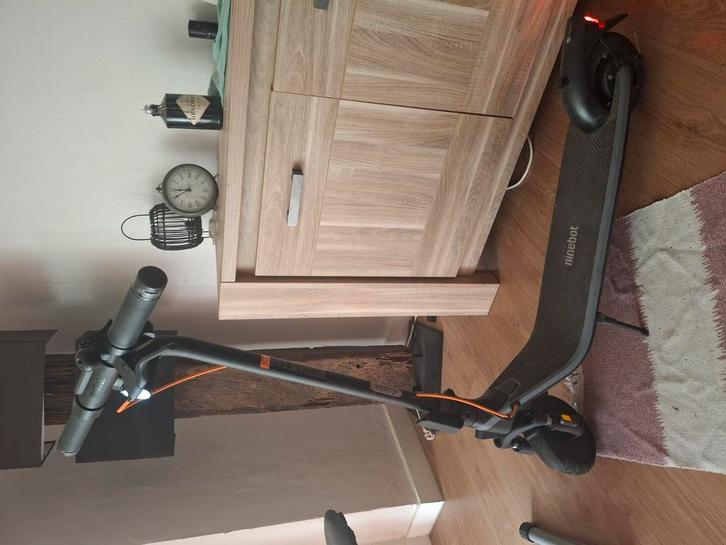 Pas aangekocht 8/9. 2 Jr garantie. Amper 100 km met gereden, Fietsen en Brommers, Steps, Zo goed als nieuw, Ophalen