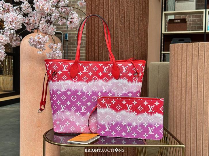 NO RESERVE: Louis Vuitton Neverfull MM Escale, Handtassen en Accessoires, Tassen | Damestassen, Zo goed als nieuw, Handtas, Rood