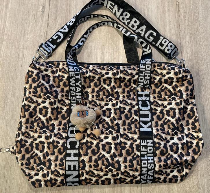 Leopard- schoudertas met sleutelhanger en riem -nieuw, Handtassen en Accessoires, Tassen | Schoudertassen, Nieuw, Overige merken
