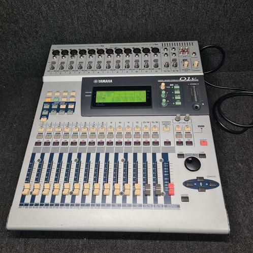 YAMAHA 01V   digitale mixer / mengpaneel, Audio, Tv en Foto, Luidsprekerboxen, Zo goed als nieuw, Ophalen of Verzenden
