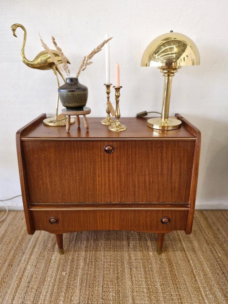Vintage klepdeurkastje met lade en ronde greep, Verzamelen, Retro, Huis en Inrichting, Ophalen
