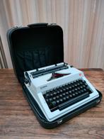 Typemachine OLYMPIA Regina de Luxe. Made in GDR. Jaar 1980., Hobby en Vrije tijd, Cursusmateriaal, Ophalen of Verzenden, Gebruikt
