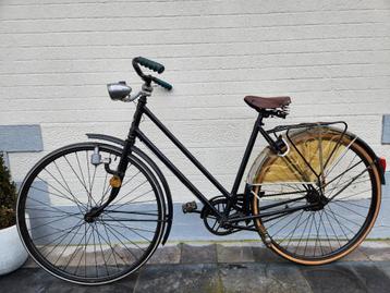 Vintage damesfiets (kader Groene Leeuw) beschikbaar voor biedingen