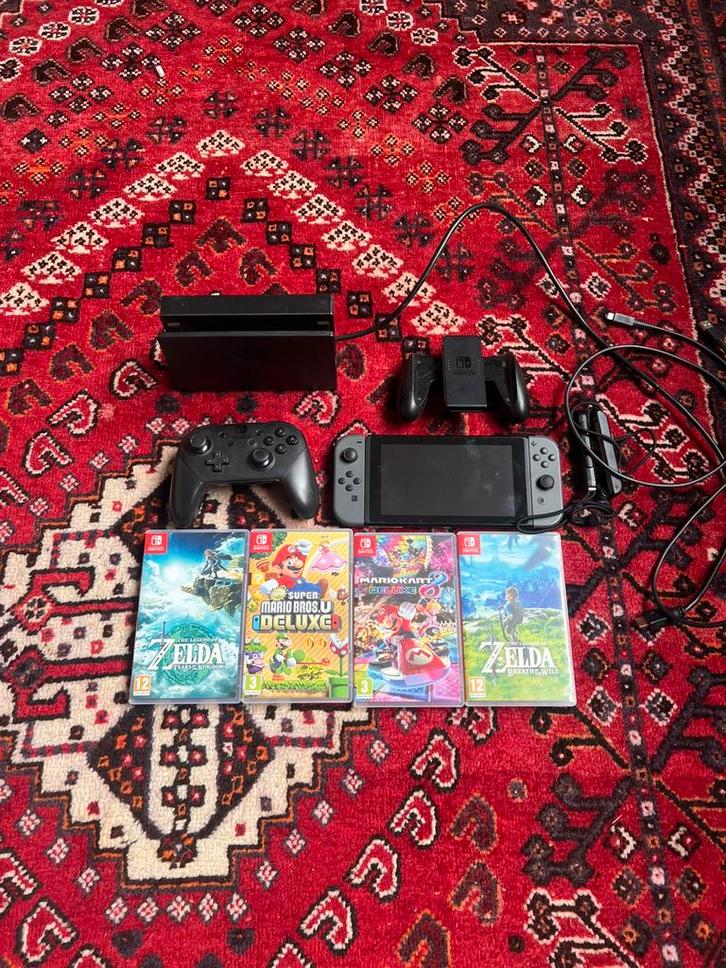 Nintendo Switch met zelda games, Games en Spelcomputers, Games | Nintendo Switch, Gebruikt, Online, Ophalen