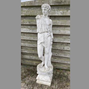 Grieks standbeeld  beschikbaar voor biedingen