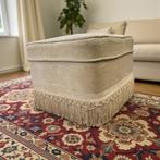 Vintage beige poef / voetbank met franjes, Huis en Inrichting, Zetels | Voetbanken en poefs, Ophalen of Verzenden, Zo goed als nieuw