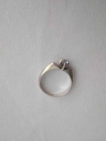 Vintage zilveren ring met witte saffier