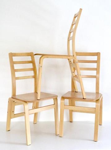 3 vintage stoelen beschikbaar voor biedingen