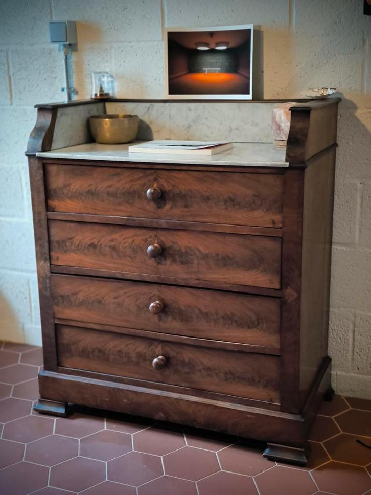 Commode de toilette placage noyer sur plateau marbre blanc, Maison & Meubles, Armoires | Commodes, Utilisé, Moins de 100 cm, 50 à 100 cm