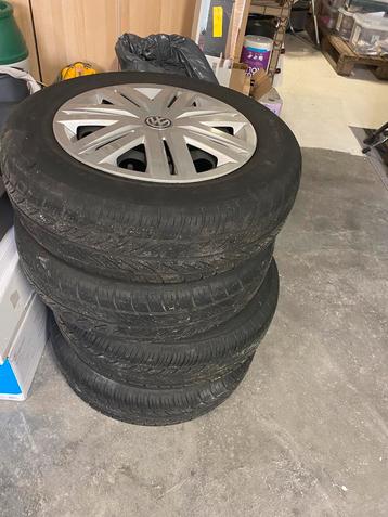 Stalen velgen met deksels en zomerbanden VW Polo beschikbaar voor biedingen