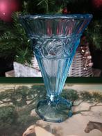 Vase Art Déco en verre pressé bleu Scailmont, Antiquités & Art, Enlèvement ou Envoi