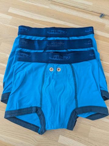 Drie uriflex broekjes 2x116 en 1x128 beschikbaar voor biedingen