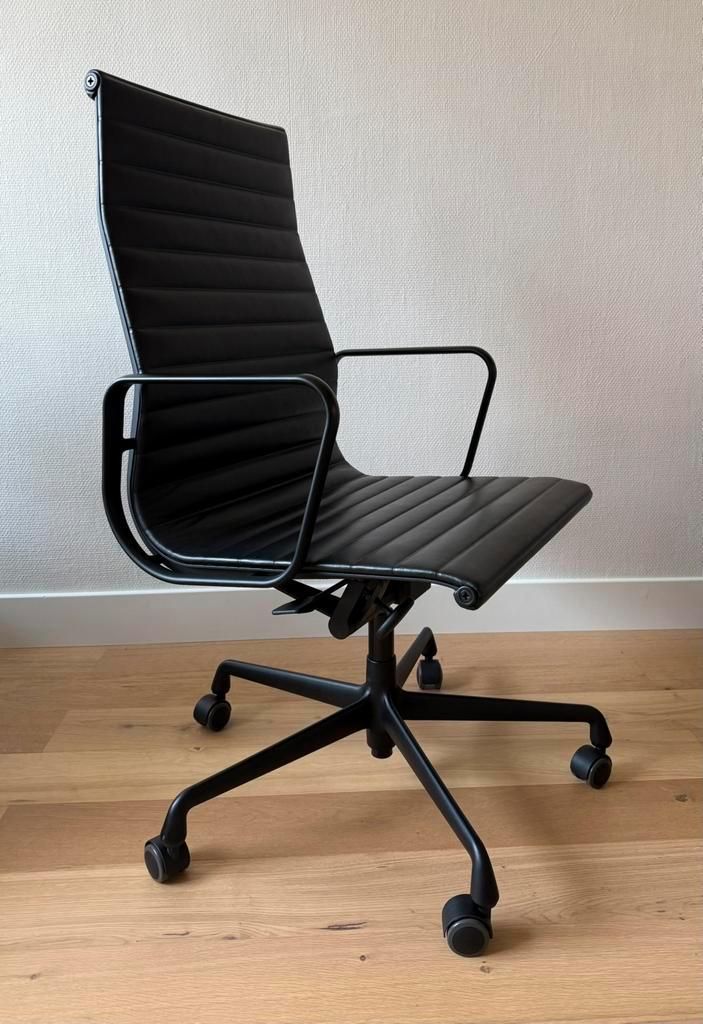 Vitra EA119 EA 119 bureaustoel leder full black 2021, Huis en Inrichting, Bureaustoelen, Zo goed als nieuw, Ophalen of Verzenden