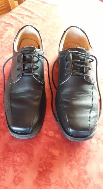 Klassieke heren schoenen,een paar keer gedragen.10 € maat 42 beschikbaar voor biedingen